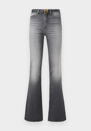 I jeans a palazzo grigi presentano una leggera sfumatura, un emblema dorato sulla vita e uno stile a cinque tasche tradizionale.