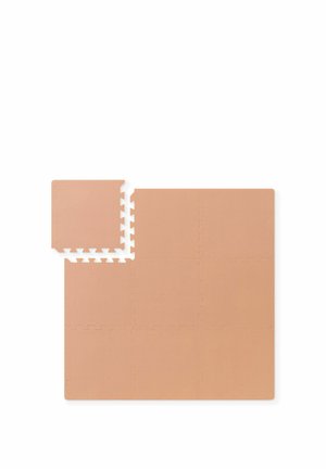 Neuf dalles de sol en mousse beige carrées connectées en grille 3x3 avec une dalle supplémentaire détachée en haut à gauche.