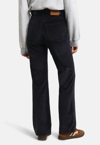 GANT FLARE STRETCH  - Tygbyxor - black