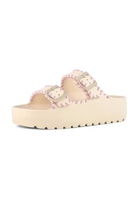 Sandales à plateforme crème avec deux brides réglables, surpiqûres roses le long des bords et semelle en caoutchouc texturé pour une meilleure adhérence.