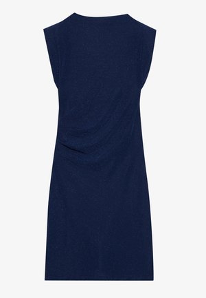 Abito senza maniche blu navy realizzato in tessuto testurizzato con una leggera lucentezza. Presenta un dettaglio drappeggiato sul retro e una silhouette a trapezio.
