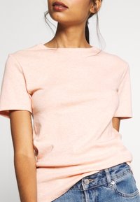 Petit Bateau Jednoduché tričko - apricot