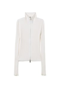 Top a manica lunga bianco con costine, colletto alto e zip frontale. Presenta un design aderente e una texture morbida.