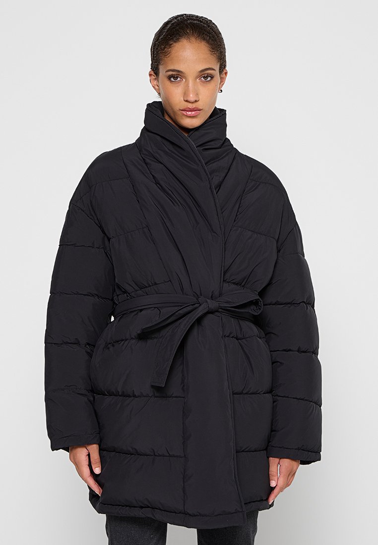 CLAUDIE PIERLOT Wintermantel zwart