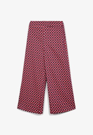 Pantalons rouges à motif avec un design géométrique featuring des diamants blancs et rouge foncé, fabriqués en tissu léger avec une coupe décontractée.