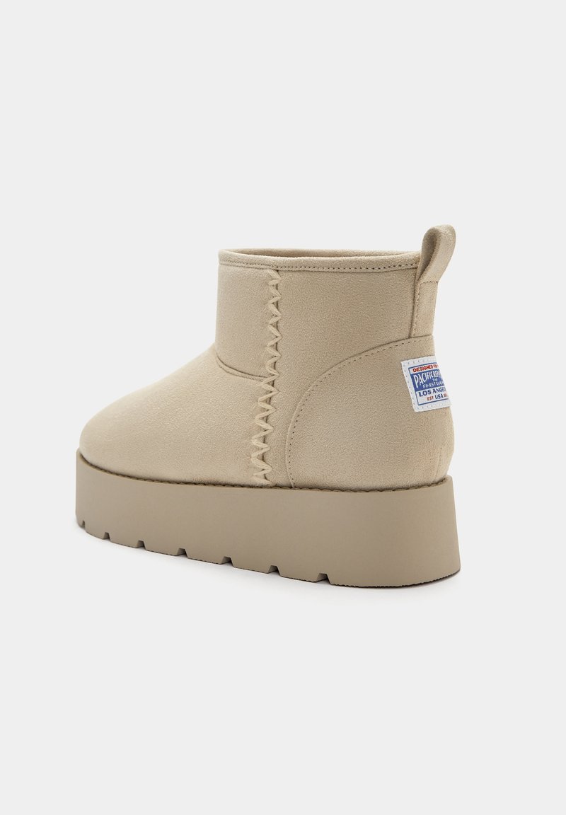 uggs pull and bear