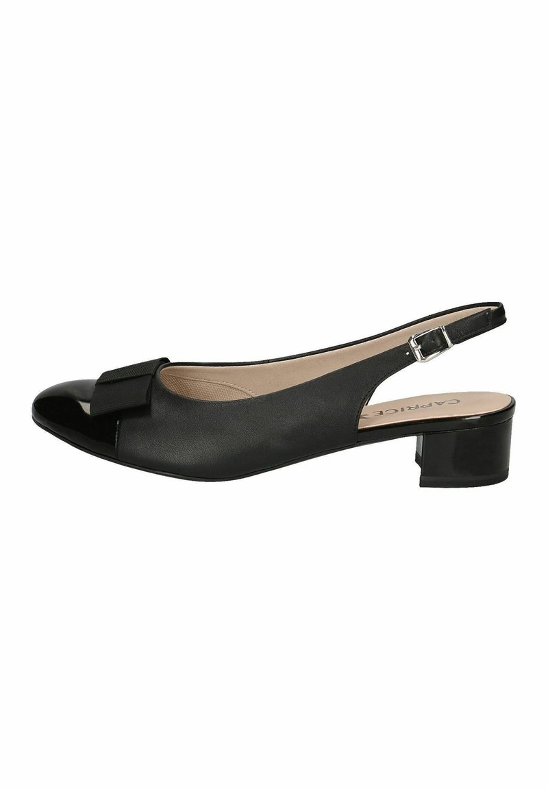 Čierne kožené slingback topánky s okrúhlou špičkou a malým mašľovým detailom na priehlavku. Majú nízky blokový podpätok a prackový remienok.