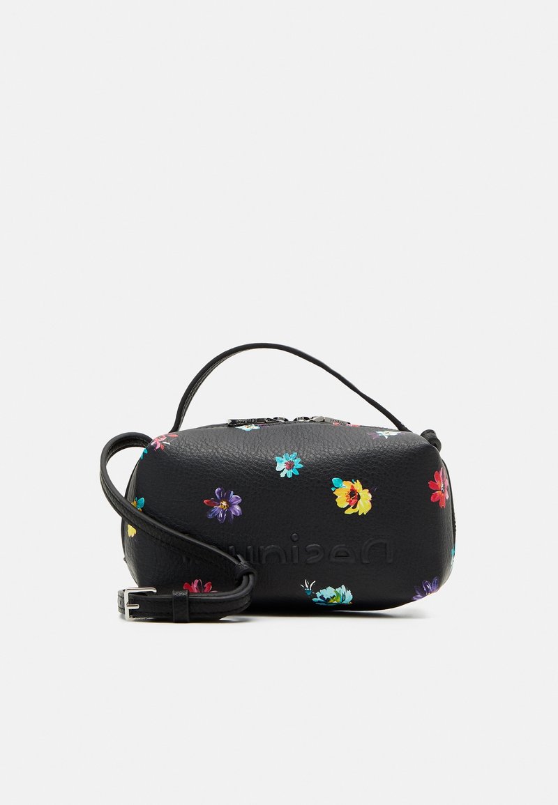 Sac bandoulière en cuir noir avec des imprimés floraux colorés et une bandoulière réglable, nom de la marque embossé à l'avant.