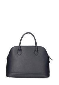 Borsa a tracolla in pelle nera con forma rotonda, doppio manico, superficie testurizzata e chiusura con zip, con un piccolo dettaglio a forma di lucchetto.