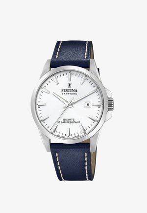 Reloj de pulsera para hombre Festina con esfera blanca, marcadores y agujas plateados, pantalla de fecha, cristal de zafiro y correa de cuero azul marino con costuras blancas.