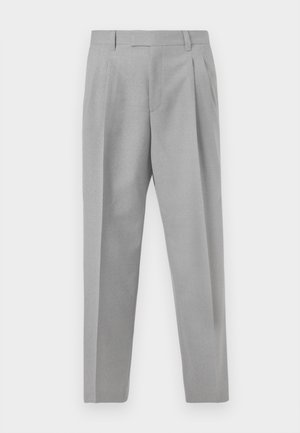 Světlé šedé kalhoty na míru s přímými nohavicemi, s předními záhyby a hladkou texturou látky. Navrženy s klasickou, minimalistickou siluetou.