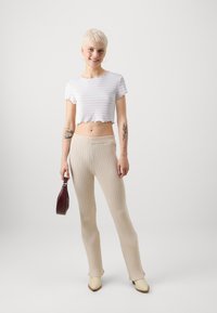 ONLY Petite ONLANITS CROPPED - T-shirts med print - begonia pink/cloud dancer