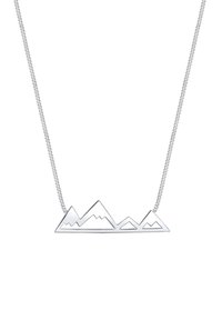 Silverhalsband med en bergetapp pendant som har varierande topphöjder och en geometrisk utskärning, hängande på en fin kedja.