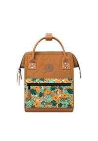 Gequilte bruine tas met leren accenten, featuring een kleurrijke bloemenprint zippered zak. Dubbele handgrepen en decoratieve stiksels.