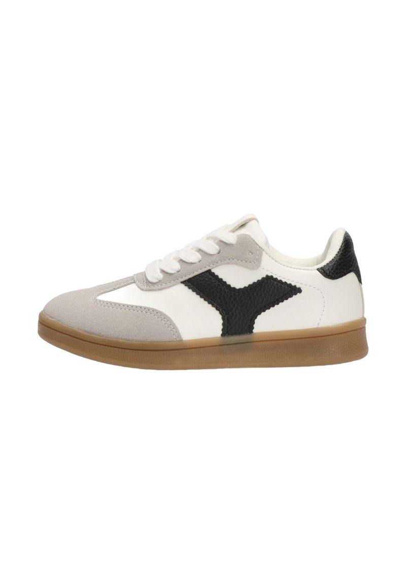 Zapatilla con un cuerpo de cuero blanco y acentos de gamuza gris, logotipo lateral texturizado en negro y suela de goma. Diseño con cordones.