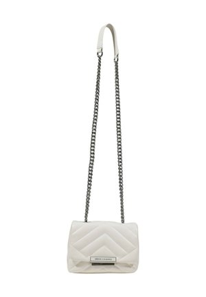 Borsa a tracolla bianca trapuntata con motivo a zigzag, dotata di tracolla in catena argentata e placca metallica con logo sulla parte anteriore. Materiale liscio e lucido.