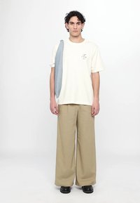 Filling Pieces TOPIARY UNISEX - Triko s potiskem - antique white