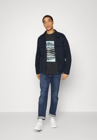 Selected Homme SLHMARIO O-NECK TEE - T-shirt estampada - jet black