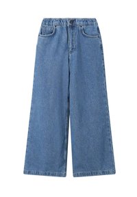 Pantalons en denim à jambes larges en bleu moyen, avec une taille élastique, des poches avant et une fermeture à bouton. Texture classique du jean.