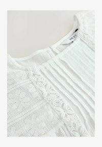 Sélectionné, white