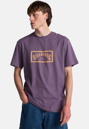 - T-shirt z nadrukiem