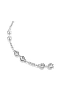 Pulsera de cadena de plata que presenta piedras redondas transparentes alternadas sujetas en engastes circulares, mostrando un acabado pulido y enlaces delicados.