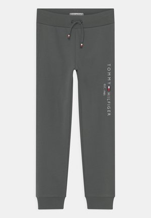 Ciemnoszare spodnie dresowe z prążkowanymi mankietami i pasem, sznurkiem ze zdobionymi końcówkami oraz pionowym logo "Tommy Hilfiger EST. 1985" na prawej nodze.