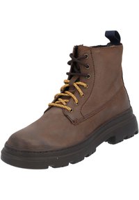 Stivale in pelle marrone con lacci gialli, punta rotonda e superficie texture. Presenta una robusta suola in gomma nera e una linguetta sul retro.