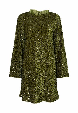Vestido verde con lentejuelas, con escote redondo, mangas largas y un lazo de satén en la parte posterior. Superficie texturizada con acentos brillantes.