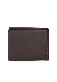 Portefeuille en cuir marron au design épuré, présentant une texture lisse, une forme rectangulaire verticale et des détails de couture subtils.