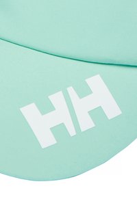 Gorra verde menta con visera curvada. Presenta un gran texto blanco "HH" en la parte frontal. La tela tiene una textura suave.