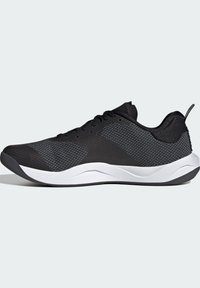 Zwarte atletiekschoenen met een bovenwerk van mesh, textuurpanelen en een witte buitenzool. Het ontwerp heeft een laag profiel met versterkte hielsteun.