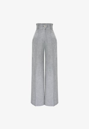 Spodnie o szerokich nogawkach w jasnoszarym kolorze, z wysokim stanem i ozdobnym guzikiem oraz fałdami z przodu. Gładka tekstura, dopasowany krój.