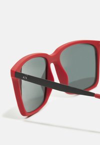 Armani Exchange Ochelari de soare - matte red