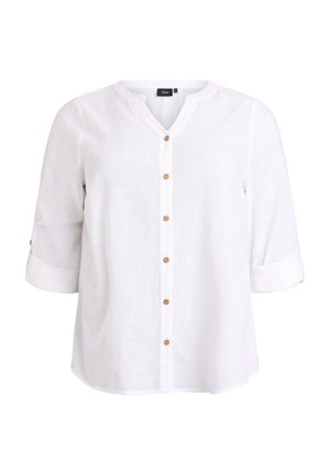 Weißes, leichtes Leinenhemd mit V-Ausschnitt, dreiviertellangen Ärmeln und Holzknöpfen vorne; weiche Textur und entspannte Passform.
