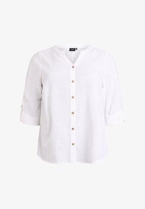 Witte, lichte linnen blouse met een V-hals, driekwart mouwen en houten knopen aan de voorkant; zachte textuur en een comfortabele pasvorm.