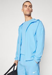 Nike Performance FORM - Chaqueta outdoor - university blue/reflective silver