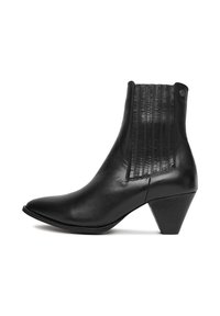 Botine negre din piele, cu vârf ascuțit, panouri laterale texturate și toc mic, stratificat. Design minimalist, fără hardware vizibil.