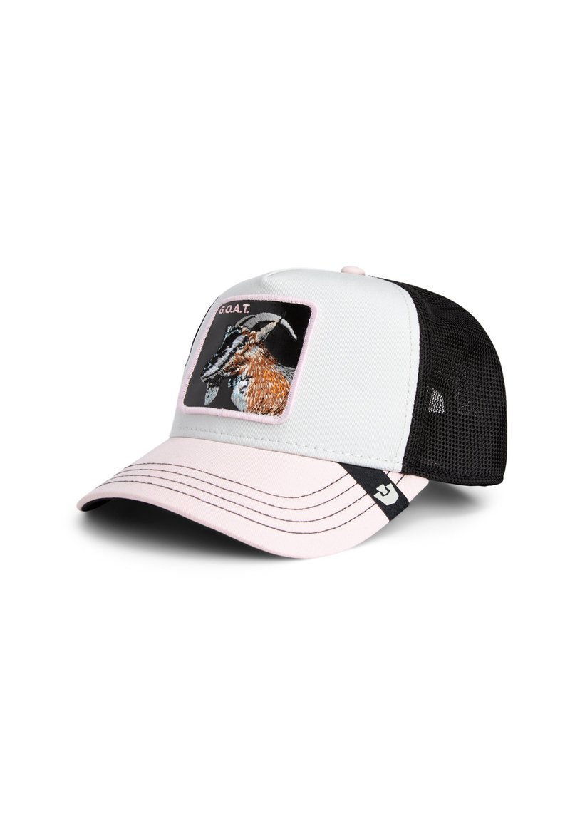Casquette de camionneur avec une face avant blanche et un dos en maille noire. Accents roses, motif de chèvre brodé et texte "G.O.A.T." sur le devant.