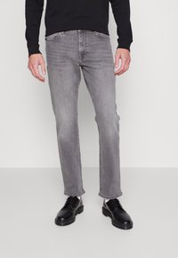 TOM TAILOR TRAD - Calças de ganga de perna direita - grey denim
