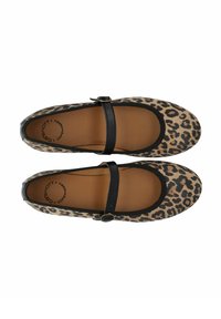 Lederimitat-Mary-Jane-Schuhe mit Leopardenmuster, schwarzem Riemen, runder Spitze und glatten Ledeerakzenten. Weicher Stoff außen und braune Innensohle.