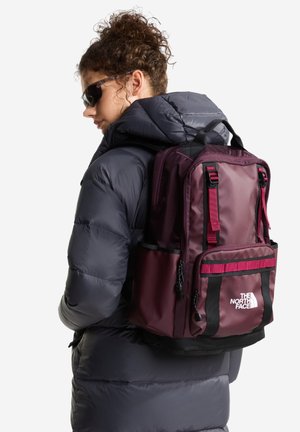 The North Face, BASE CAMP DAYPACK. UNISEX - Mochila - deep burgundy tnf black
