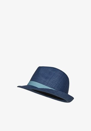 Marineblauer gewebter Fedora-Hut mit hellblauem Band um die Basis der Krone, leicht seitlich geneigt.