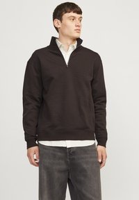 Jack & Jones JJEBRADLEY HALF ZIP NOOS - Sportska majica - mulch