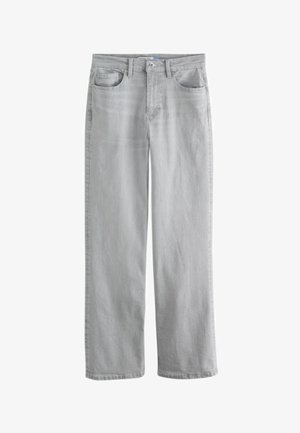 Jasnoszare jeansy typu straight-leg z przodu zapinane na guziki i suwak, z pięcioma kieszeniami, prezentowane na białym tle.