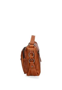 Borsa a tracolla in pelle marrone di forma rettangolare, con dettagli in metallo, chiusura con zip e una maniglia laterale per il trasporto.