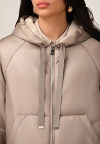 Oltre IMBOTTITA WEIGHT CON CAPPUCCIO - Giacca invernale - beige