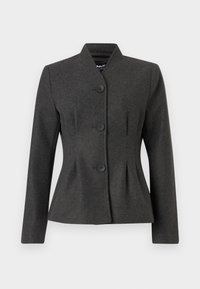 Chaqueta gris entallada con un diseño estructurado, que presenta un cuello alto y cuatro botones negros. La tela tiene una textura suave y un ligero brillo.