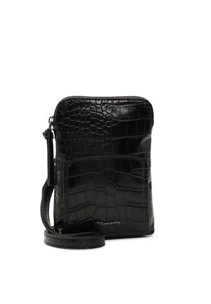 Bolso bandolera negro con patrón de cocodrilo, bolsillo delantero, cierre de cremallera y correa ajustable.