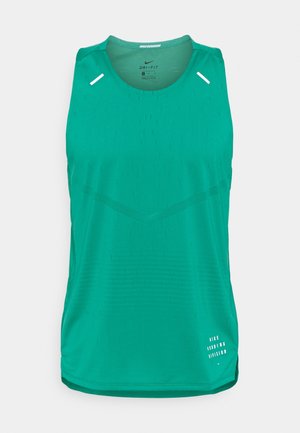 Grünes ärmelloses Nike Dri-FIT Lauf-Top mit reflektierenden Details und dem Text "Nike Running Division" unten vorne rechts.